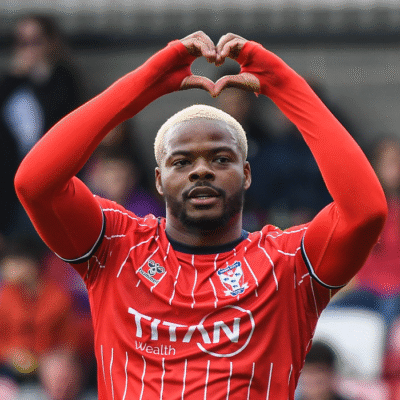 Akinyemi joins Derry City in permanent transfer.